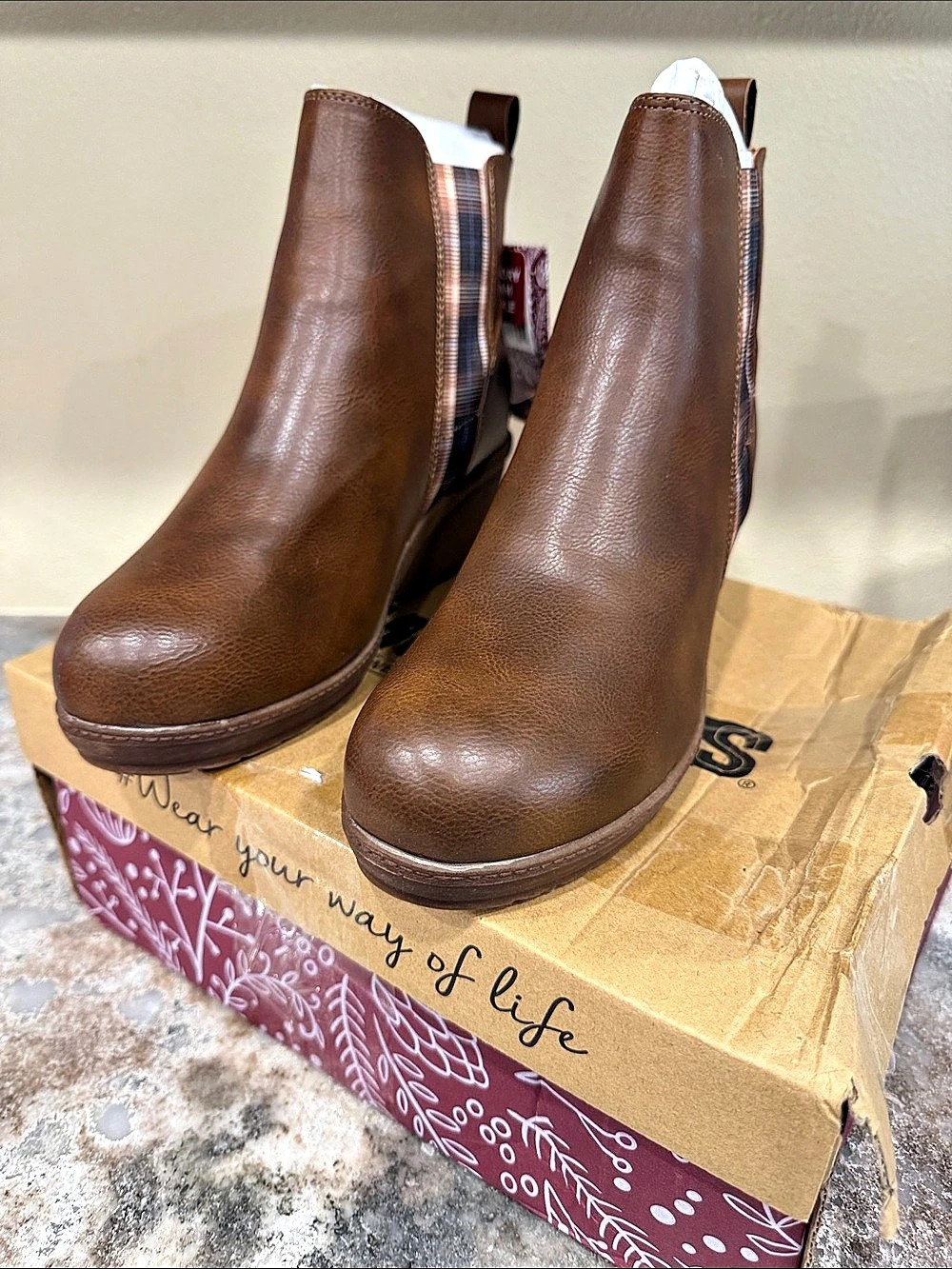 Muk Luks England Oxford Wedge Plaid Panel Wedge Booties Brown US 10 NWT